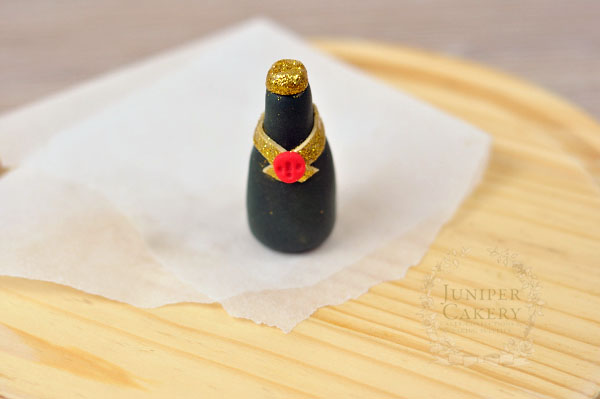 Gum paste champagne tutorial by Juniper Cakery