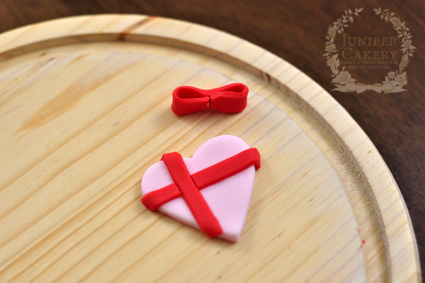 Create a sweet Valentine chocolate box for cupcakes with this how-to