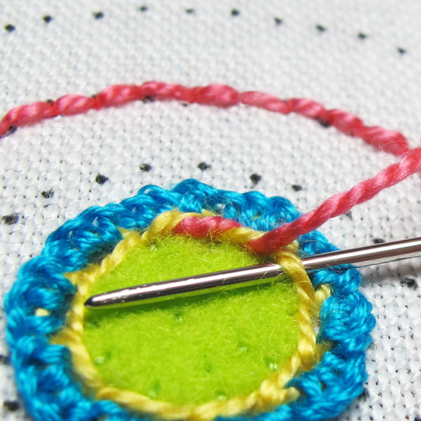 Whipping the inside loops of a chain stitch