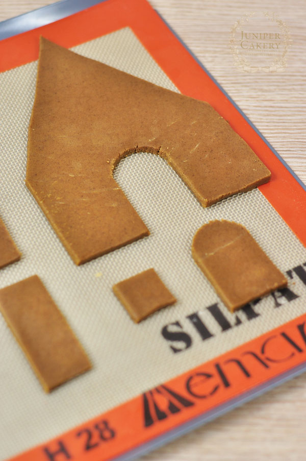 Baking a Christmas gingerbread house by Juniper Cakery