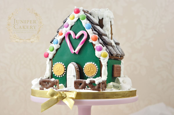 How to make a gingerbread house tutorial by Juniper Cakery