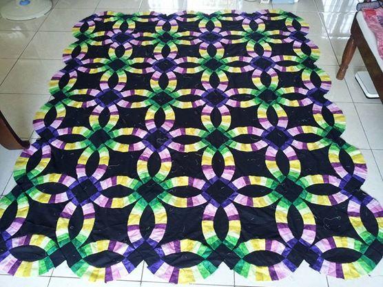 Colorful Double Wedding Ring quilt