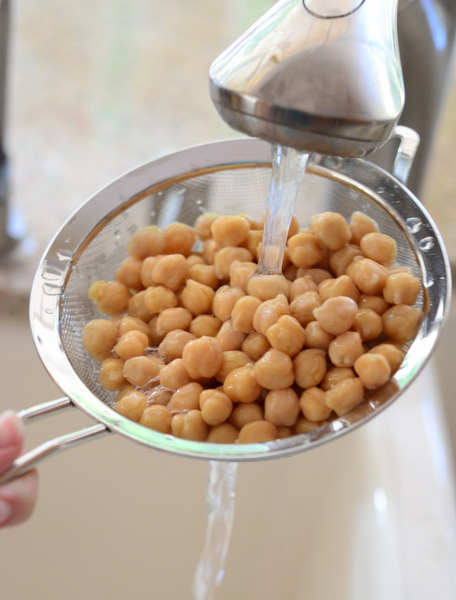 Rinsing Chickpeas for homemade Hummus