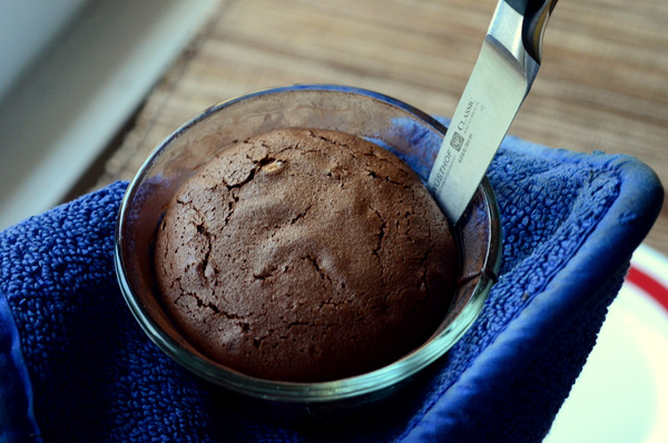 Unmolding a chocolate lava cake