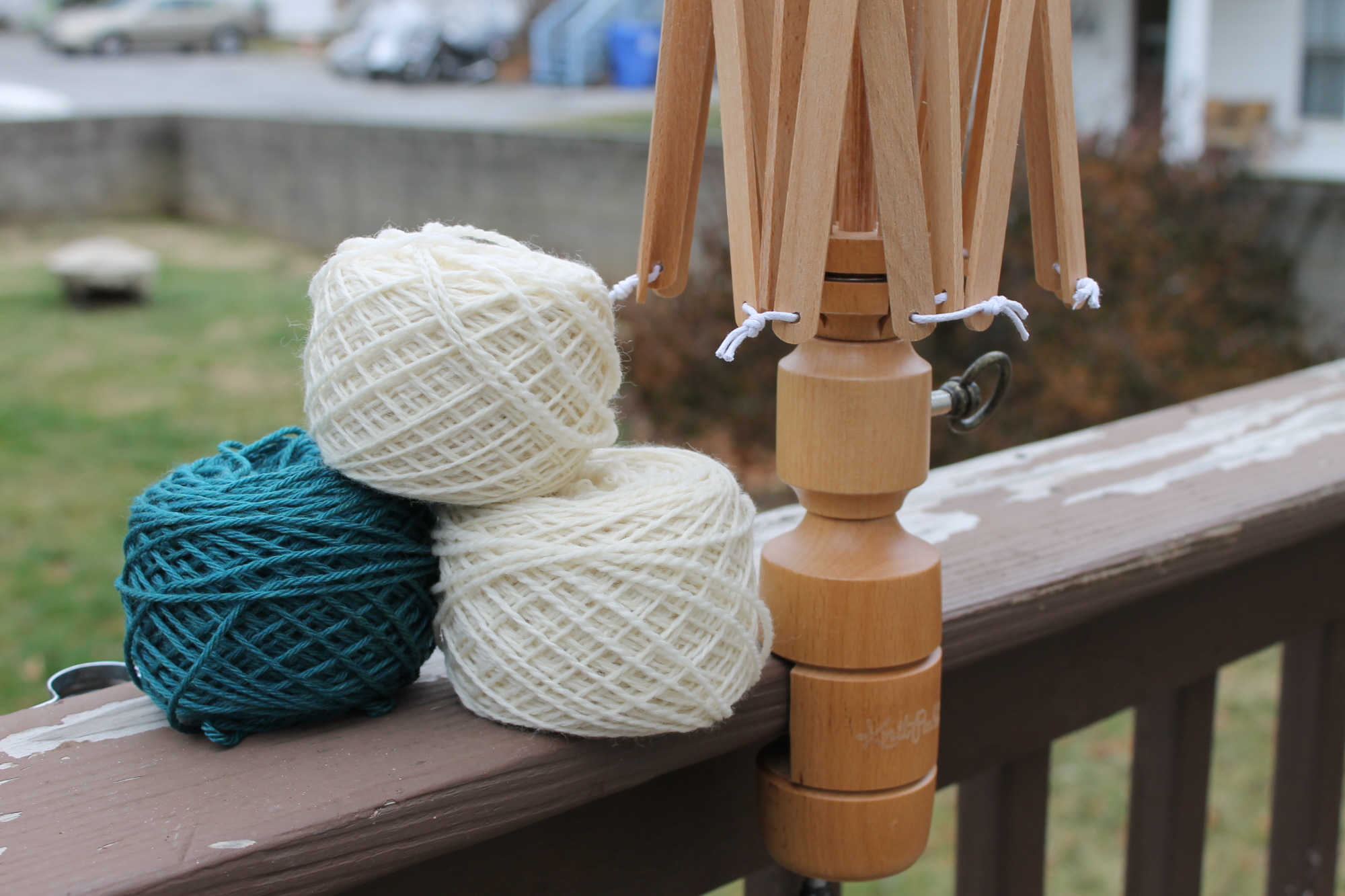 How to use a yarn swift