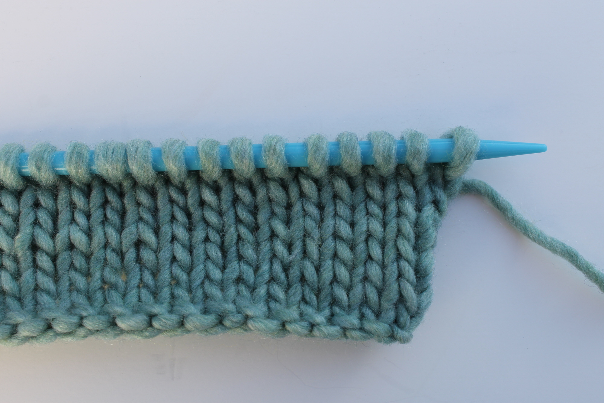 Knitting stitches mounted the right way