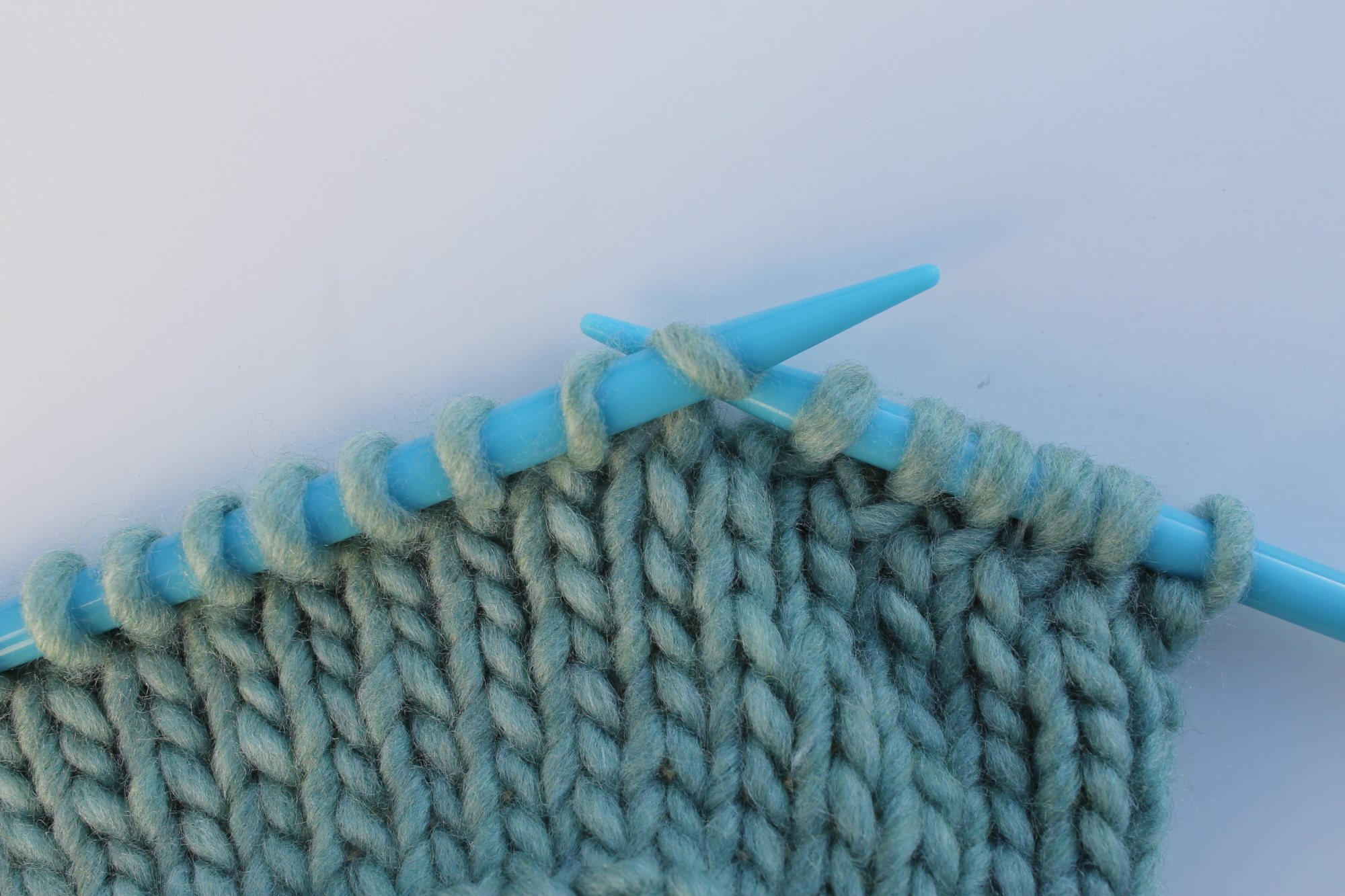 Knitting with stitches mounted the wrong way