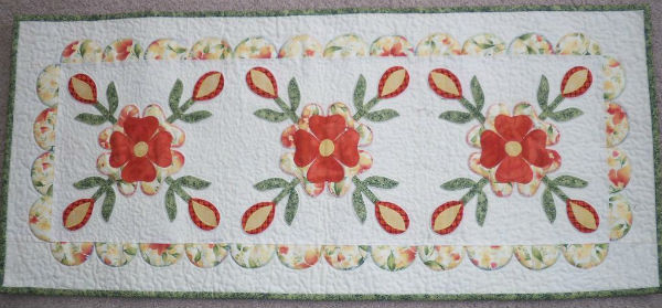 Rose of Sharon table runner pattern.