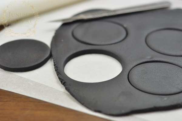 How to make fondant chalkboards