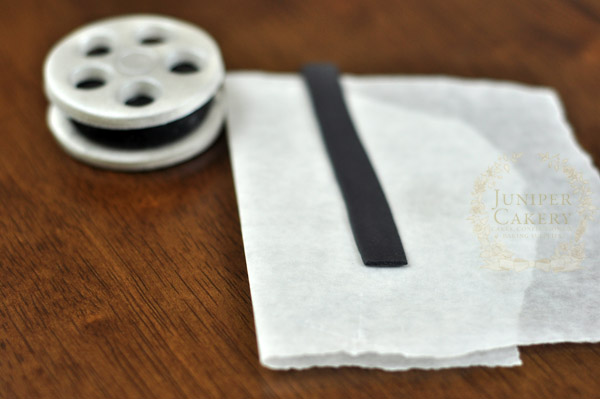 Make some quick and fun movie reel cupcake decorations with this tutorial from Juniper Cakery