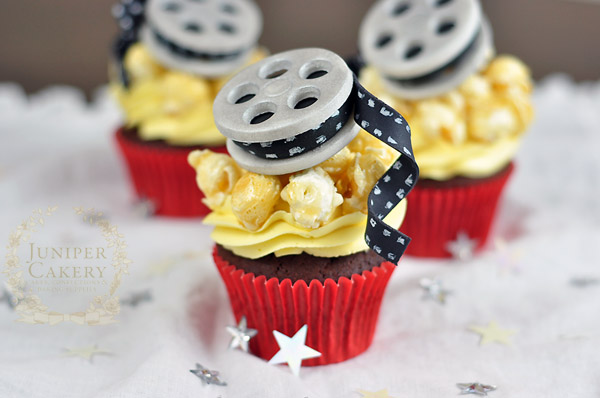 Finish a movie night with film reel cupcakes using this tutorial