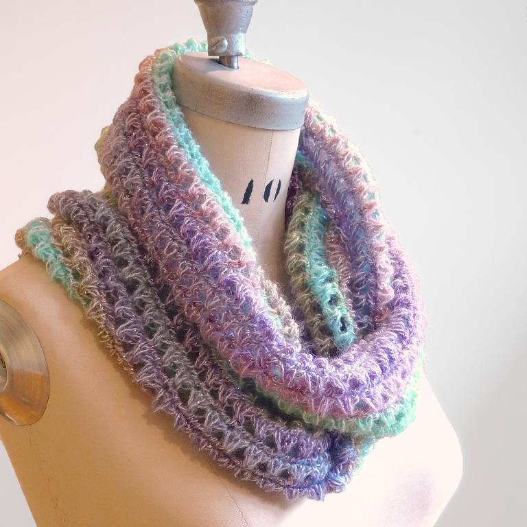 pastel crochet cowl