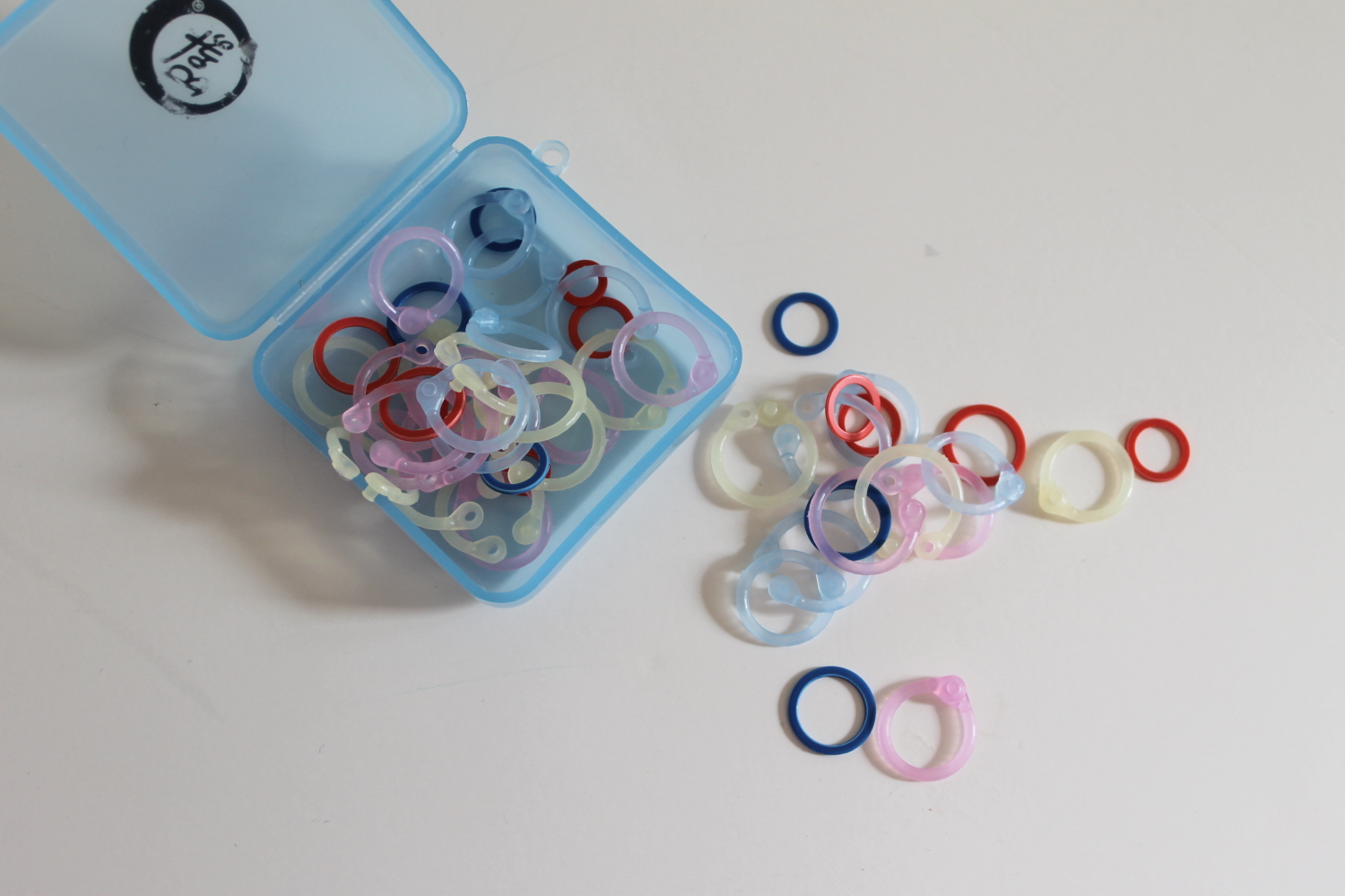 Stitch markers for knitting