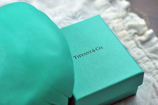 How to color fondant Tiffany blue