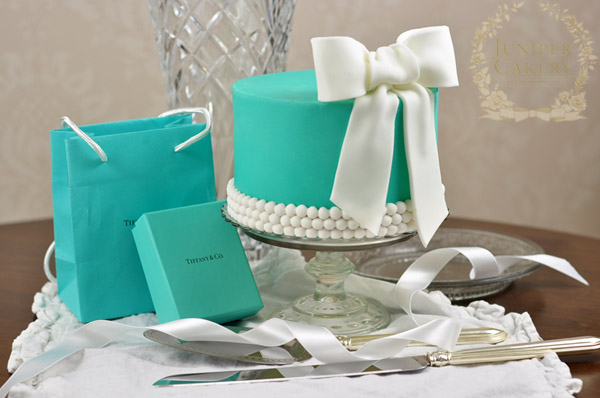 Make a gorgeous Tiffany and Co inspired cake on Bluprint!