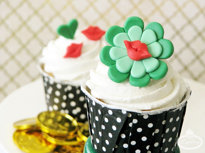 Kiss Me I'm Irish St. Patrick's Day cupcake fondant topper tutorial