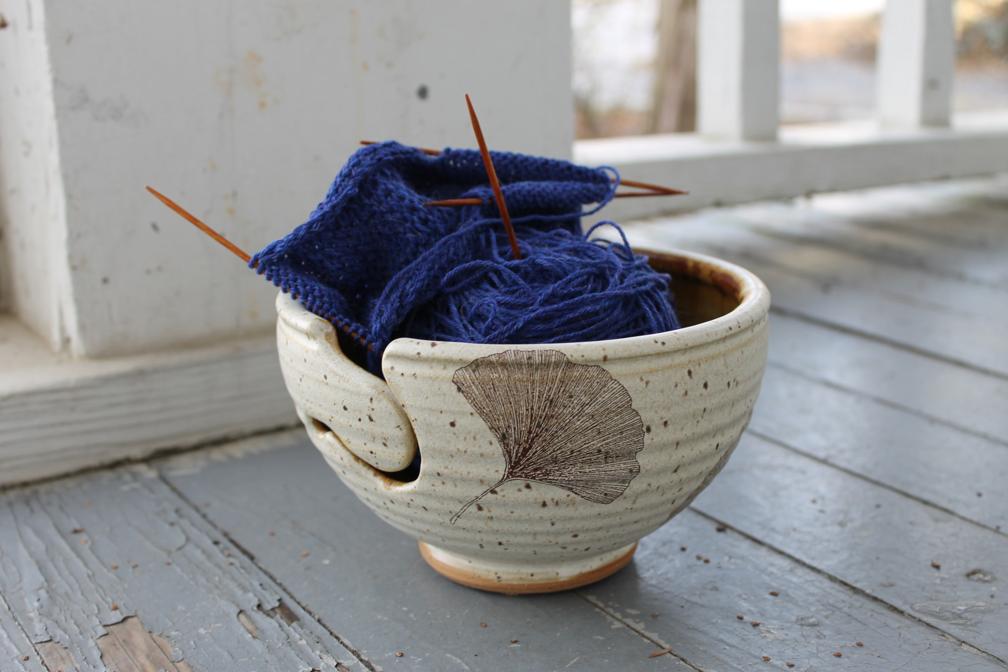 Using a yarn bowl for even tension