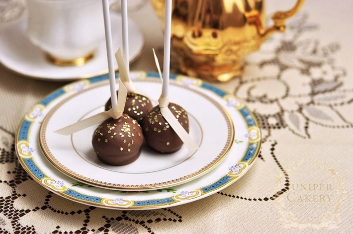 Amaretto and chocolate cake pops
