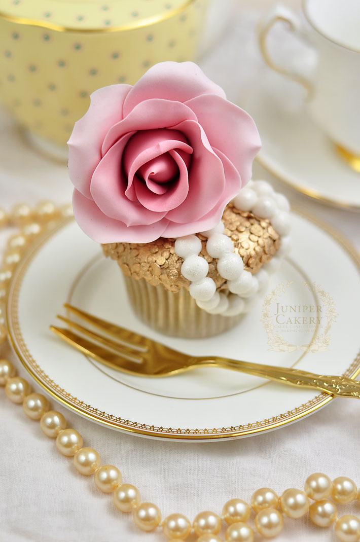How to design and decorate a couture-inspired cupcake