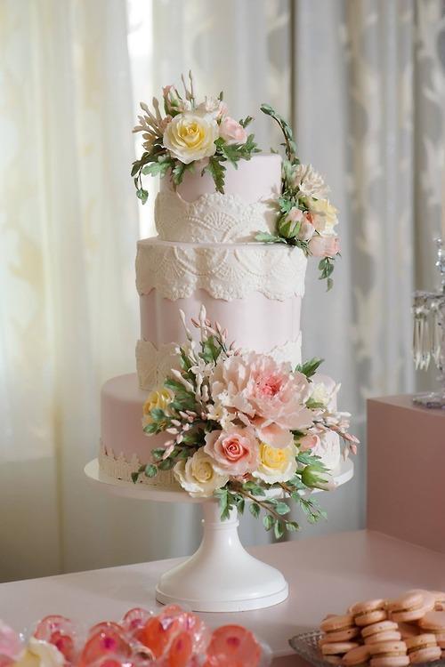 Blush Sugar Flower Cake by Bluprint member Alex Narramore