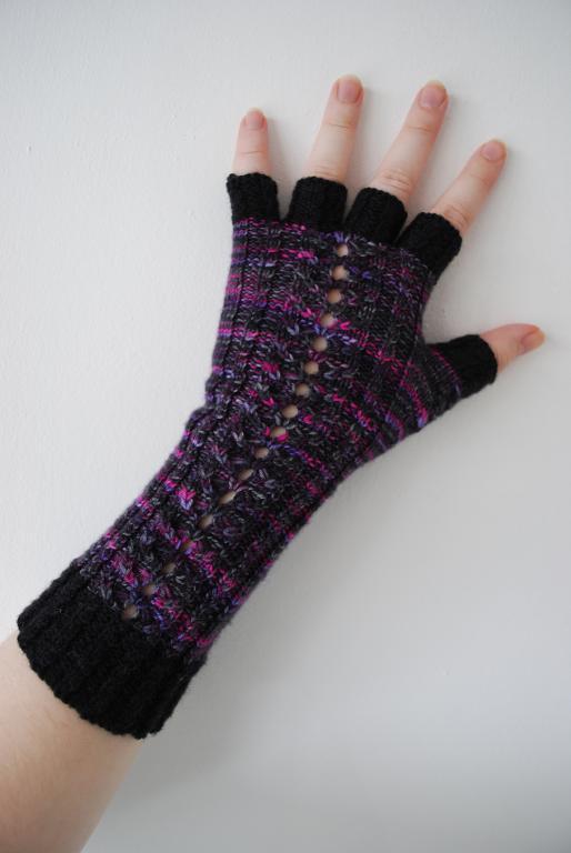 Honey Quartet free fingerless gloves knitting pattern