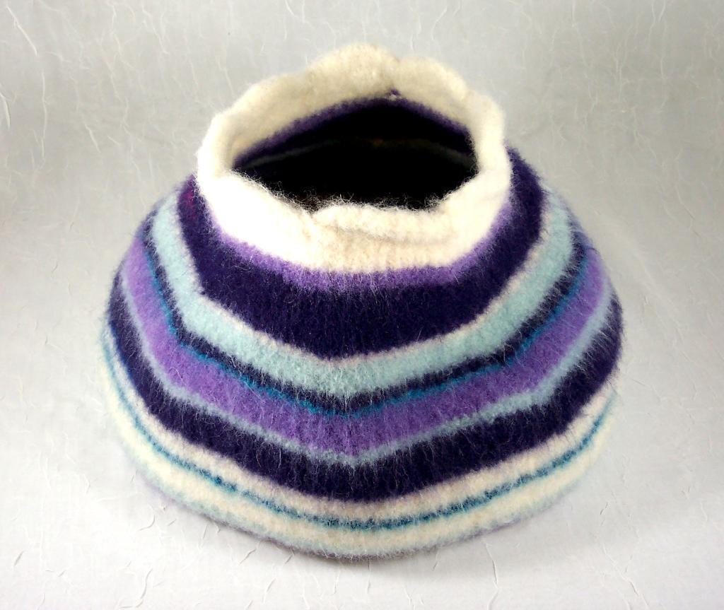 Knitted Felted Cat Cave knitting pattern