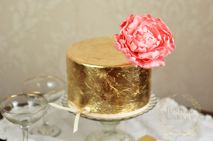 Add a touch of luxury to your next cake with this tutorial on how to add edible gold 