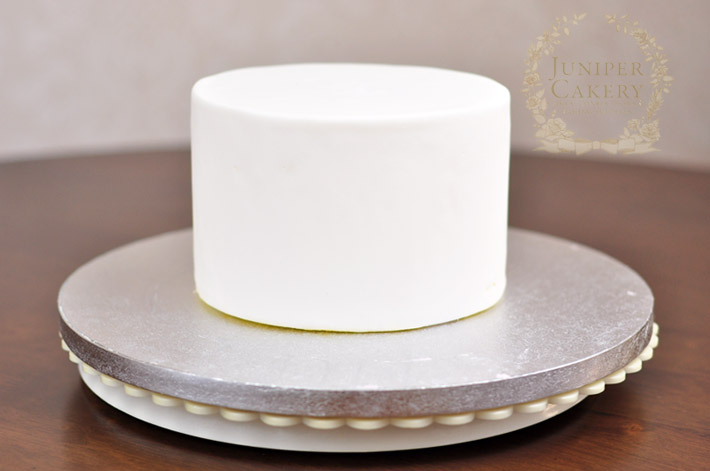 Create a pretty hat box cake with this tutorial from Juniper Cakery