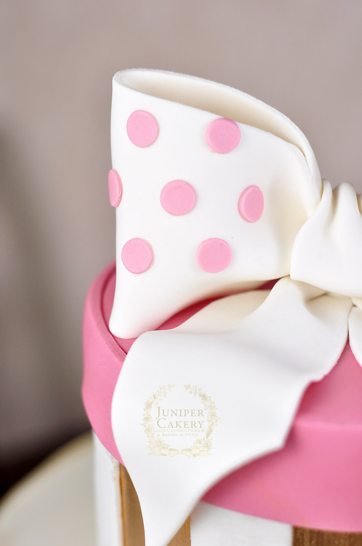 How to add polka dots to a cake 