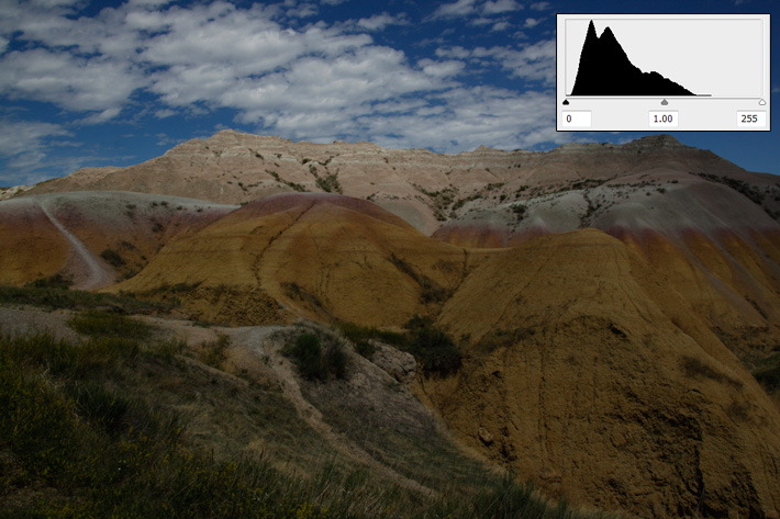 Underexposed histogram with accompanying picture of the Badlands in South Dakota