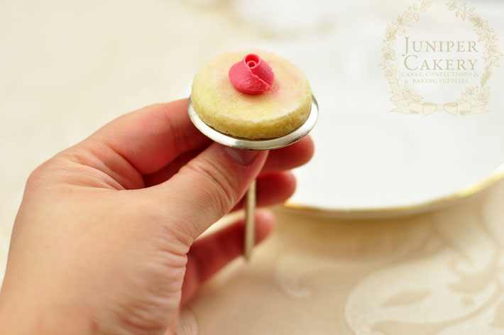 Tutorial on how to make mini rose sugar cookies