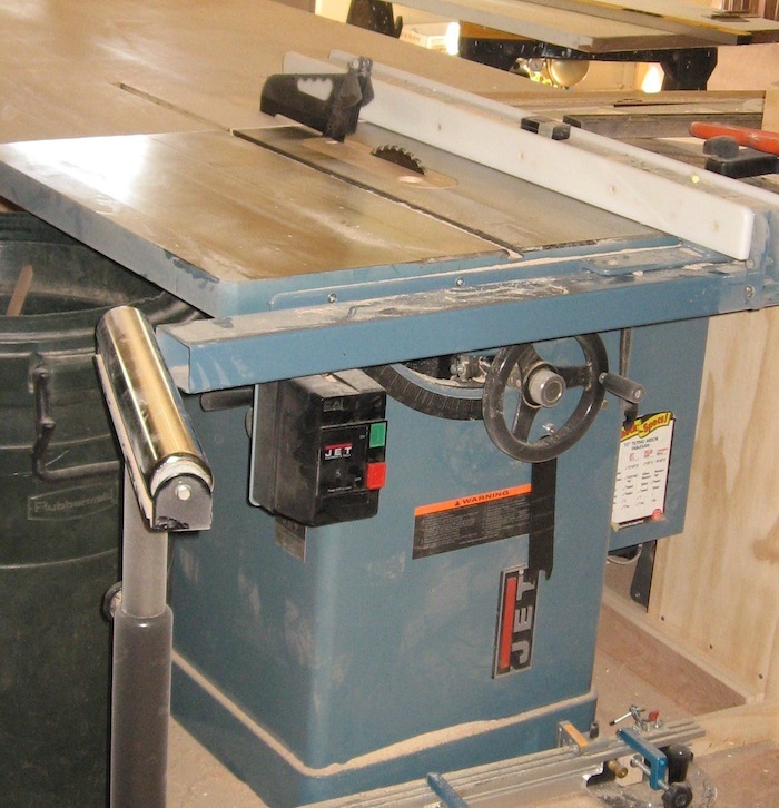 table saw with riving knife