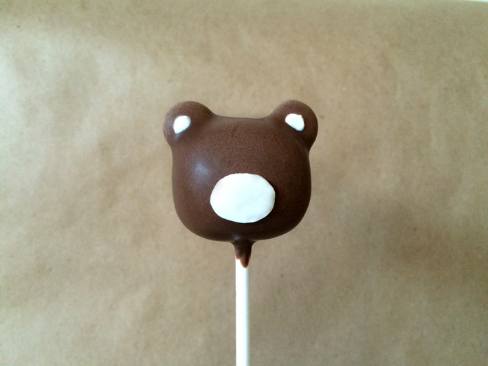 Bear cake pops add white