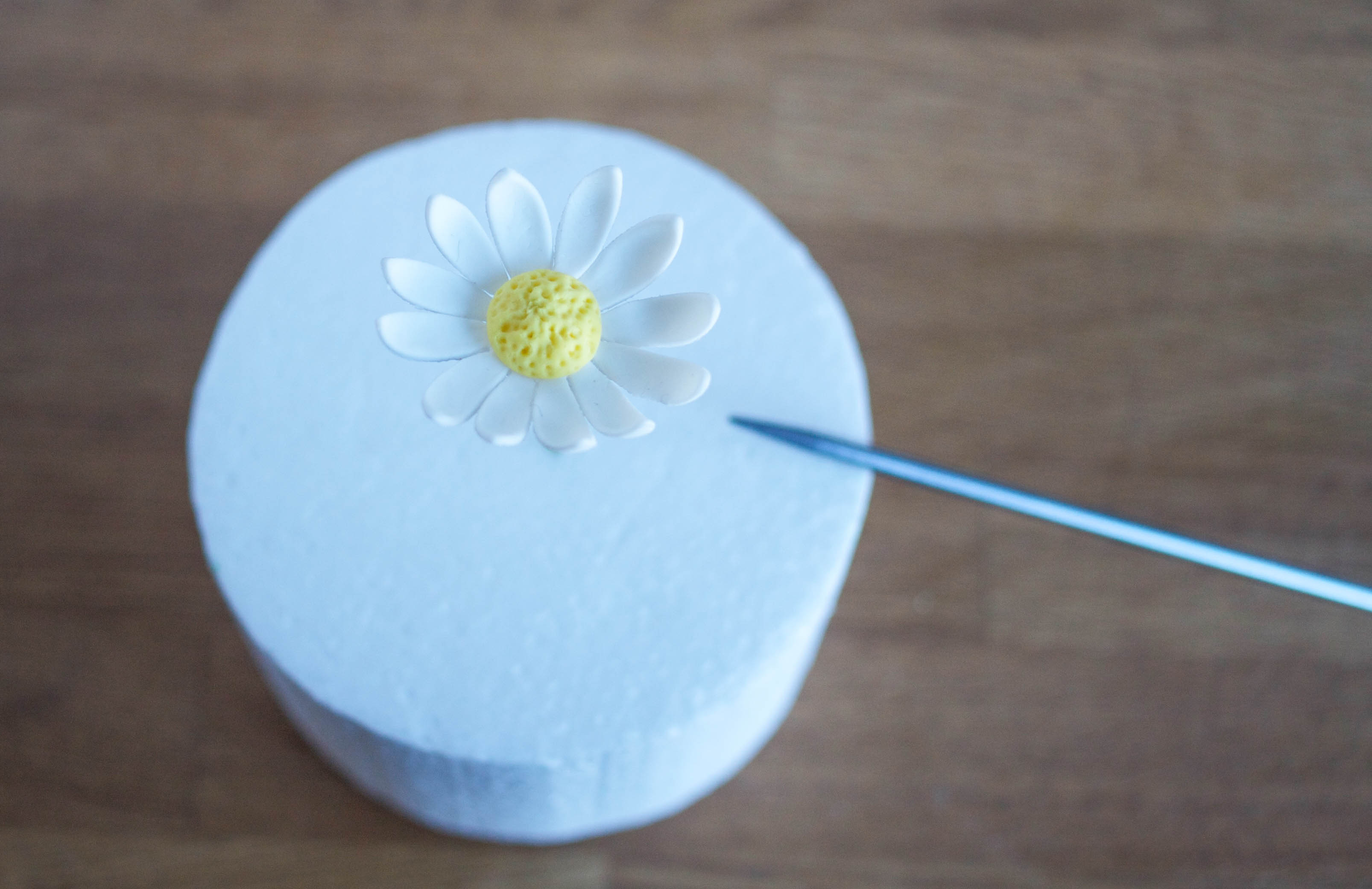 Quick and Easy Gum Paste Daisy | Erin Gardner