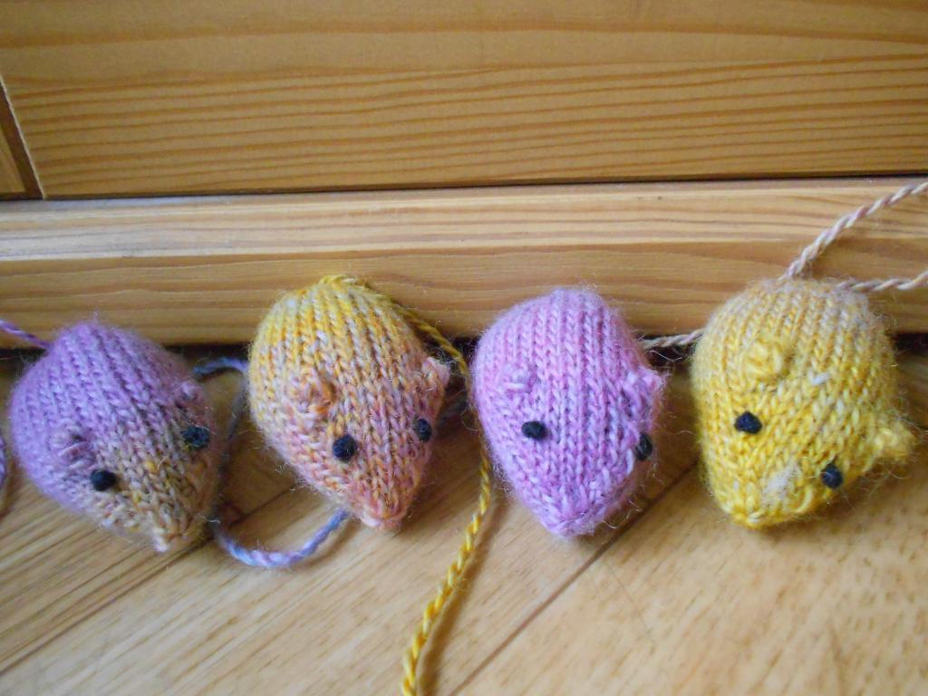 Mice Running Around Cat Toys knitting pattern