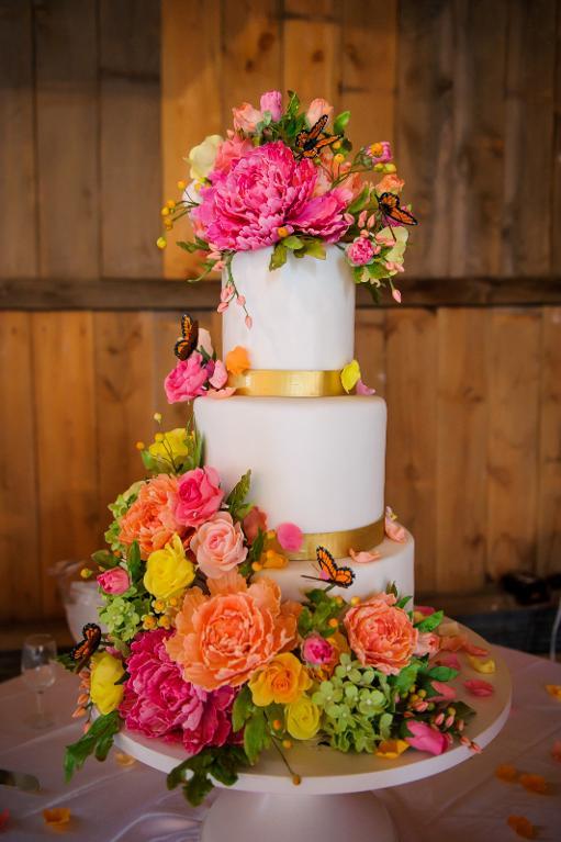 Sugar flower wedding cake by Craftsy member Alex Narramore