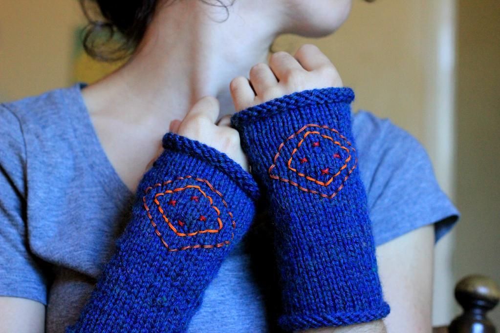 Embroidered Fingerless Gloves knitting pattern