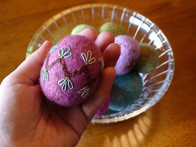 Knit and Felt Egg Ornament knitting pattern