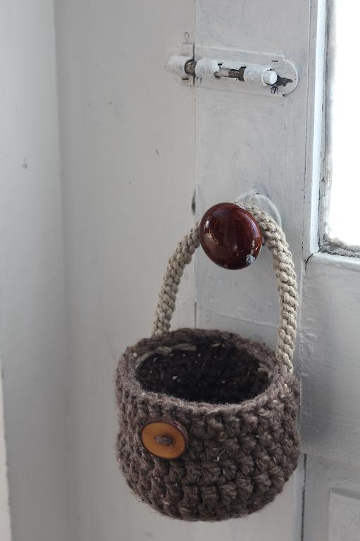 Chunky Hanging Doorknob Basket crochet pattern
