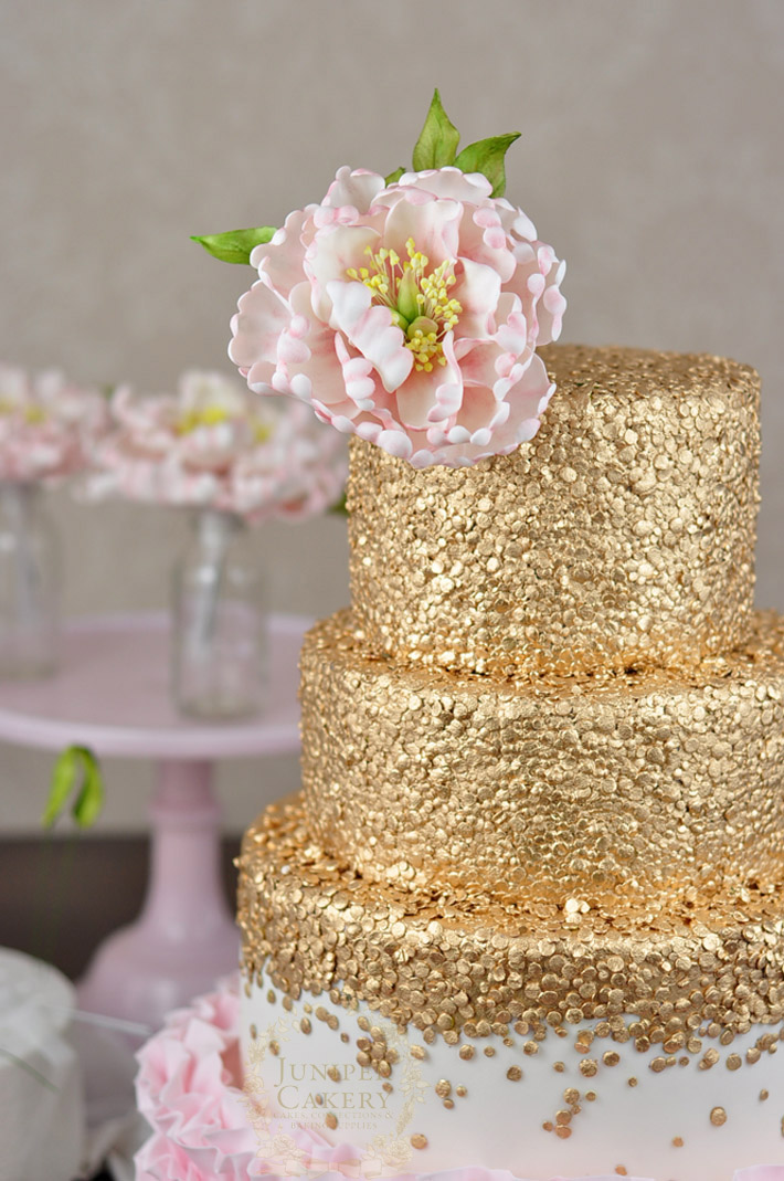 Step-by-step tutorial for making sugar floral cake toppers