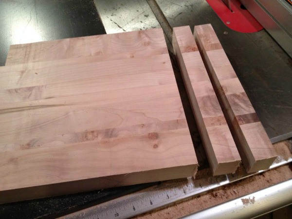 maple board with cross cuts