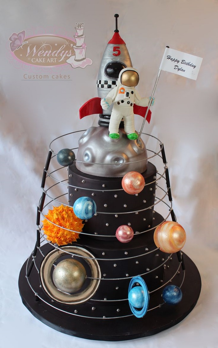 Astronaut solar system cake