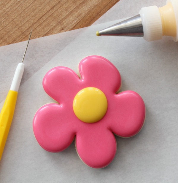 Easy Decorated Flower Cookies For Spring