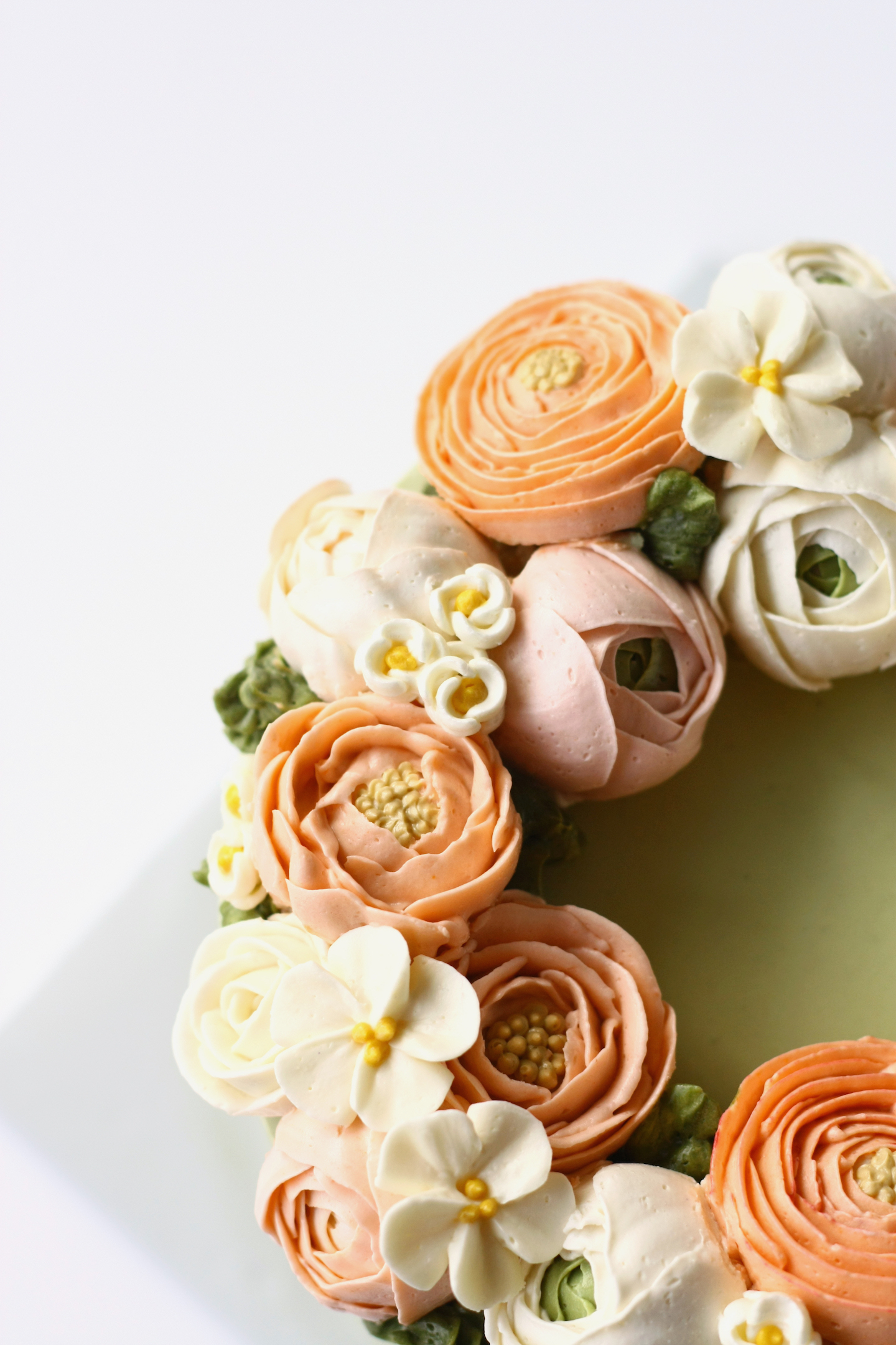 Piped Buttercream Flowers by Bluprint Instructor Liz Shim