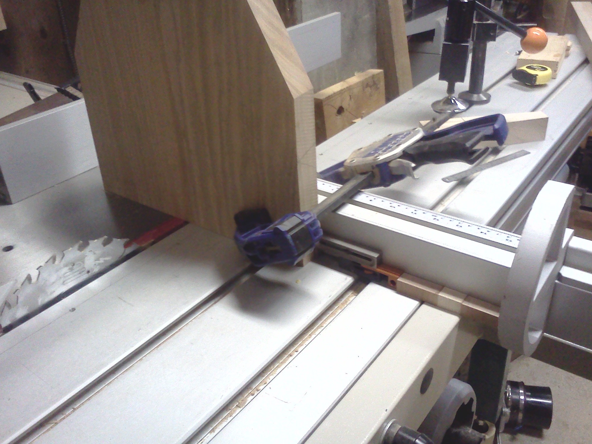 Cutting notches for the legs