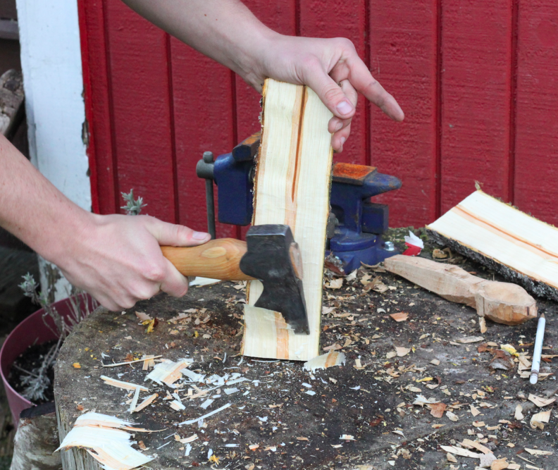 Removing the pith with a hatchet