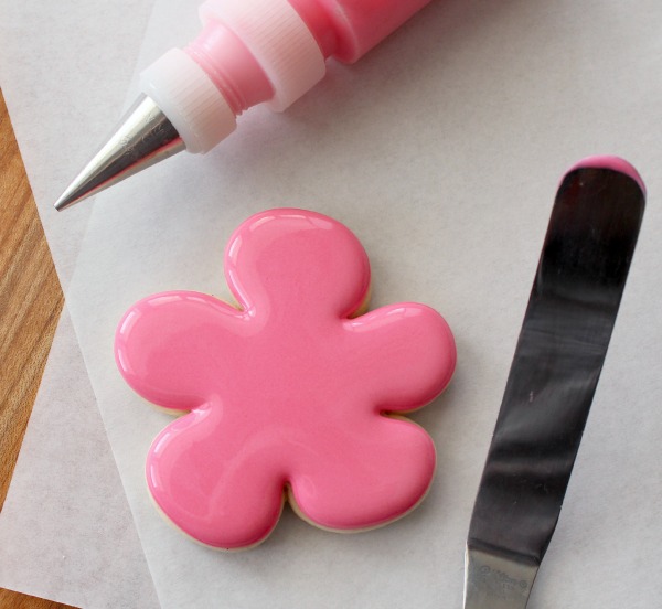 Simple Decorated Flower Cookies for Spring