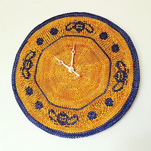 bee knit clock
