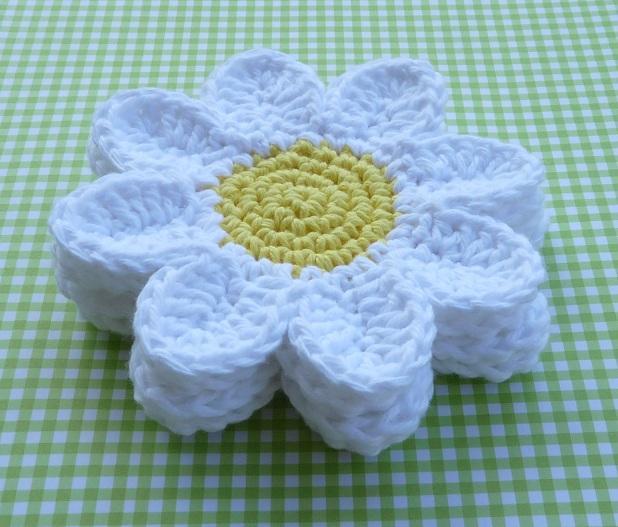 crochet daisy coaster