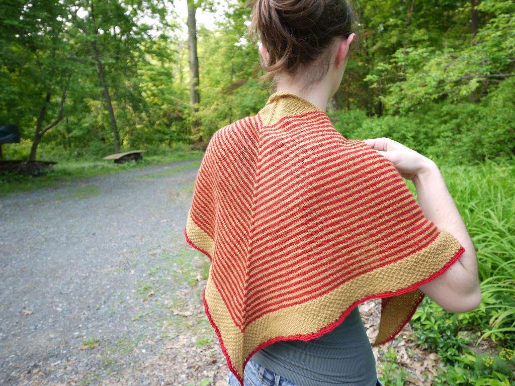 Malus Domestica free shawl knitting pattern